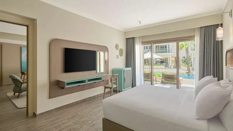 Guest room at the DoubleTree by Hilton Mangroovy